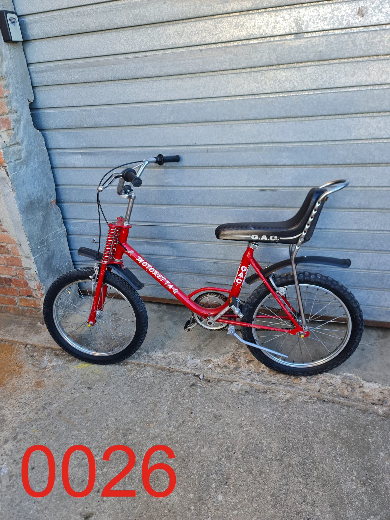 0026 bicicleta motoreta roja